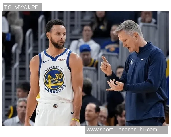 库里解读独特阵容背后的科尔战术理念球员们已习惯这种灵活打法